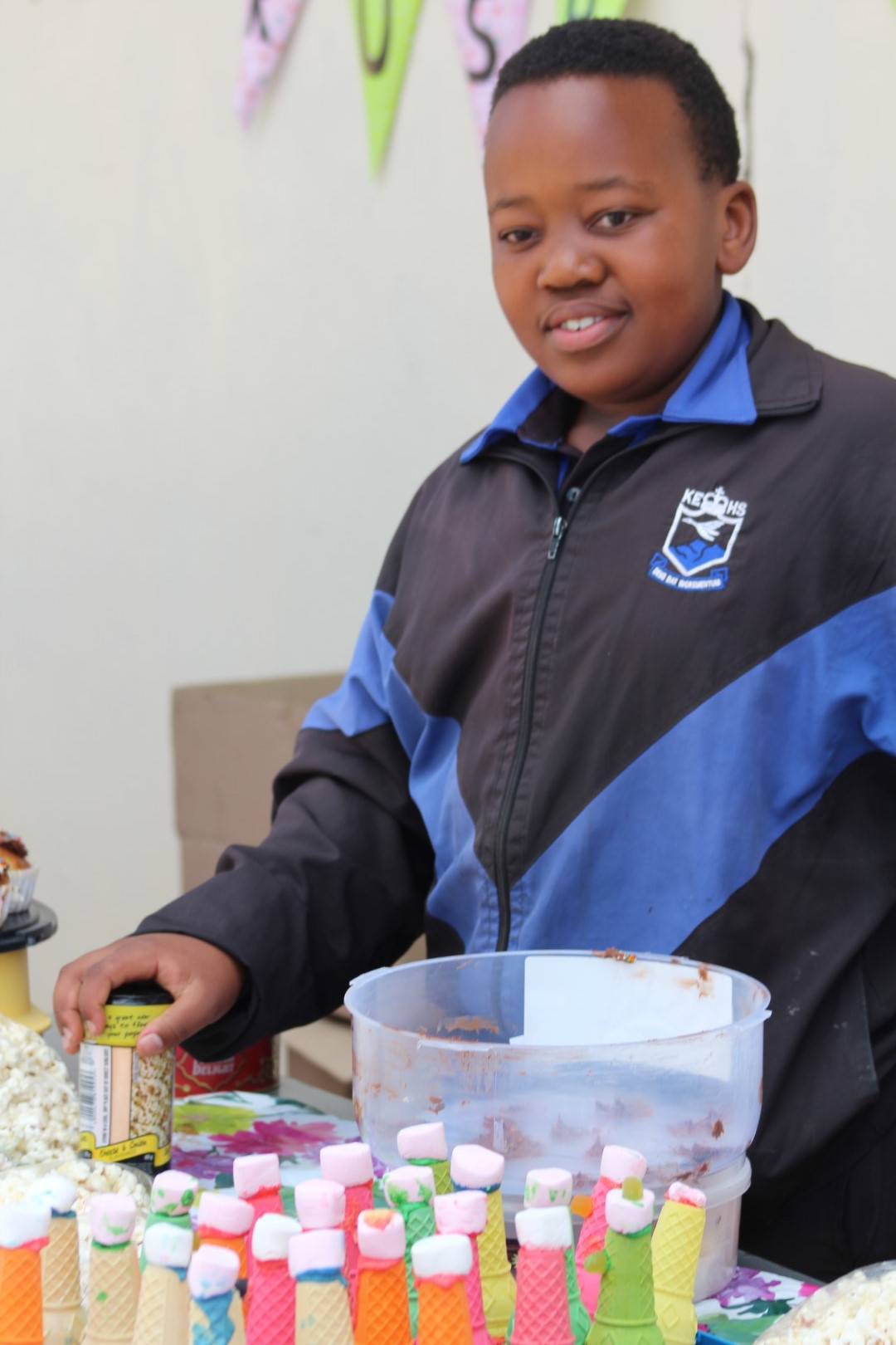 Chulumanco Nyamende selling at the Gr 7 Entrepreneurs day1